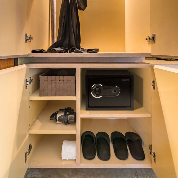 Digitális széf ujjlenyomat olvasóval és gombsorral - 350 x 250 x 250 mm