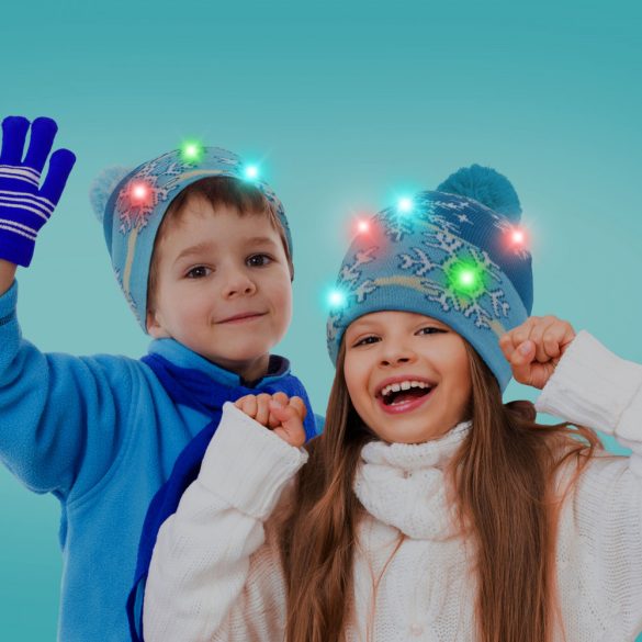 Karácsonyi sapka - színes LED-ekkel, bojttal, elemes - kék 58666B