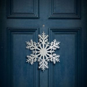 Karácsonyi dekoráció - jégkristály - glitteres ezüst - akasztható - 31 cm